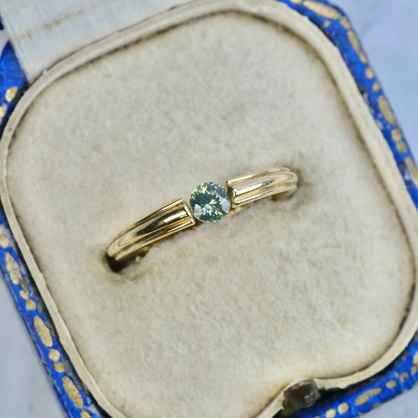 グリーンジルコン 0.25ct ラウンドカット 3.6mm×3.6mm×2.3mm【MJ2855】