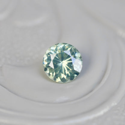 グリーンジルコン 0.26ct ラウンドカット 3.7mm×3.7mm×2.4mm【MJ2856】
