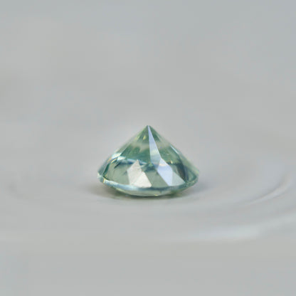 グリーンジルコン 0.26ct ラウンドカット 3.7mm×3.7mm×2.4mm【MJ2856】