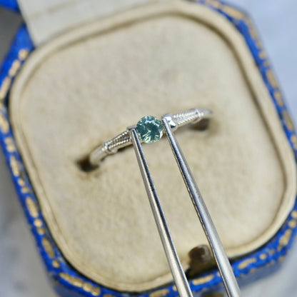 グリーンジルコン 0.26ct ラウンドカット 3.7mm×3.7mm×2.4mm【MJ2856】