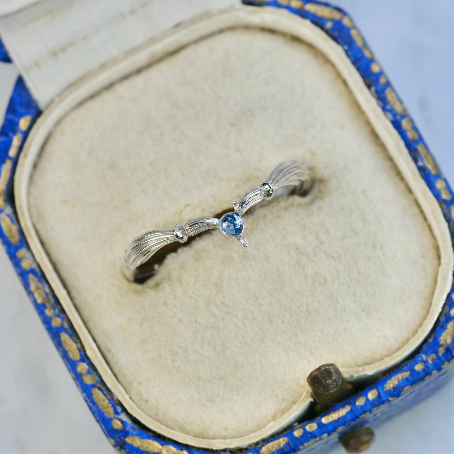 【期間・数量限定特別価格】サンタマリアアクアマリン 0.02ct ラウンドカット 約1.7~1.9mm 【MJ2549】