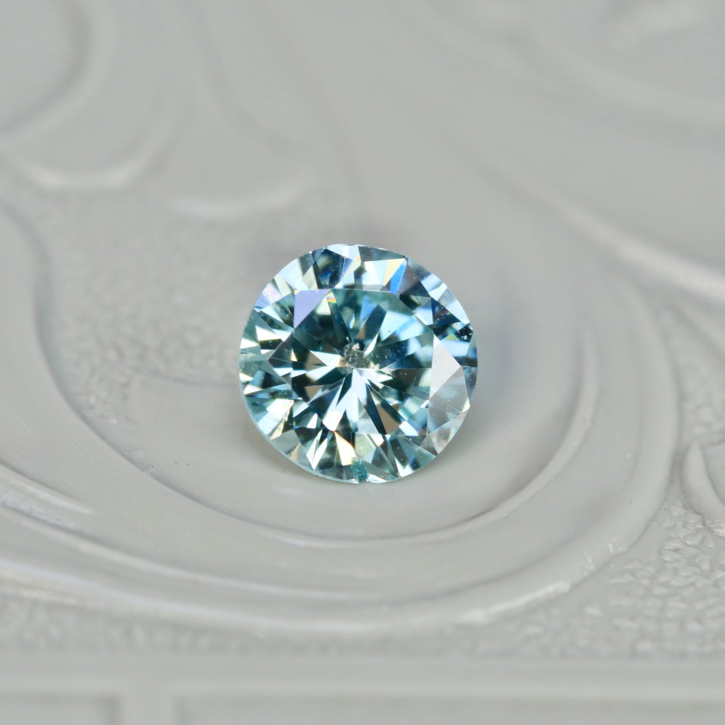 アイスブルーダイヤモンド 0.52ct ラウンドブリリアントカット 5.1mm×5.2mm×3.0mm【MJ2932】