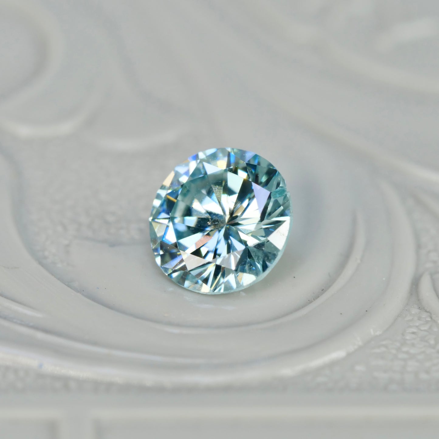 アイスブルーダイヤモンド 0.52ct ラウンドブリリアントカット 5.1mm×5.2mm×3.0mm【MJ2932】