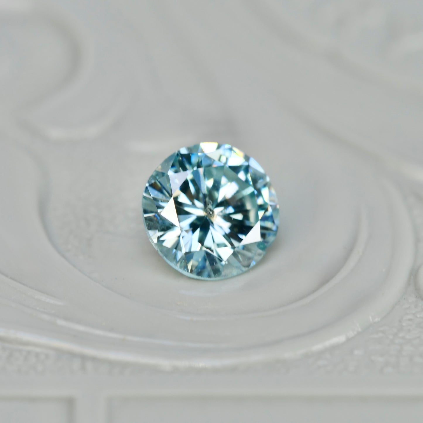 アイスブルーダイヤモンド 0.52ct ラウンドブリリアントカット 5.1mm×5.2mm×3.0mm【MJ2932】