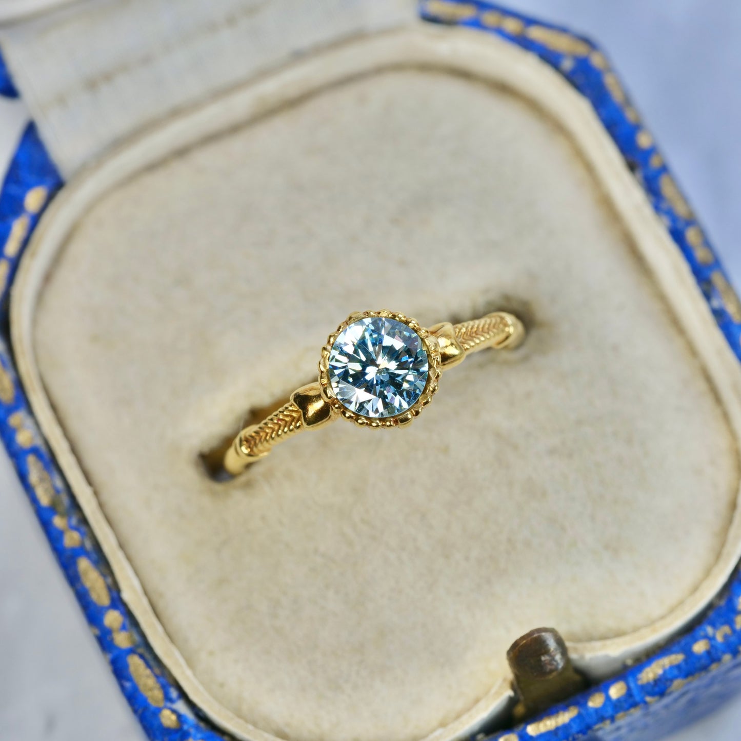 アイスブルーダイヤモンド 0.52ct ラウンドブリリアントカット 5.1mm×5.2mm×3.0mm【MJ2932】