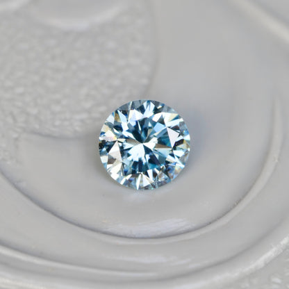 アイスブルーダイヤモンド 0.16ct ラウンドブリリアントカット 3.5mm×3.5mm×2.1mm【MJ2931】