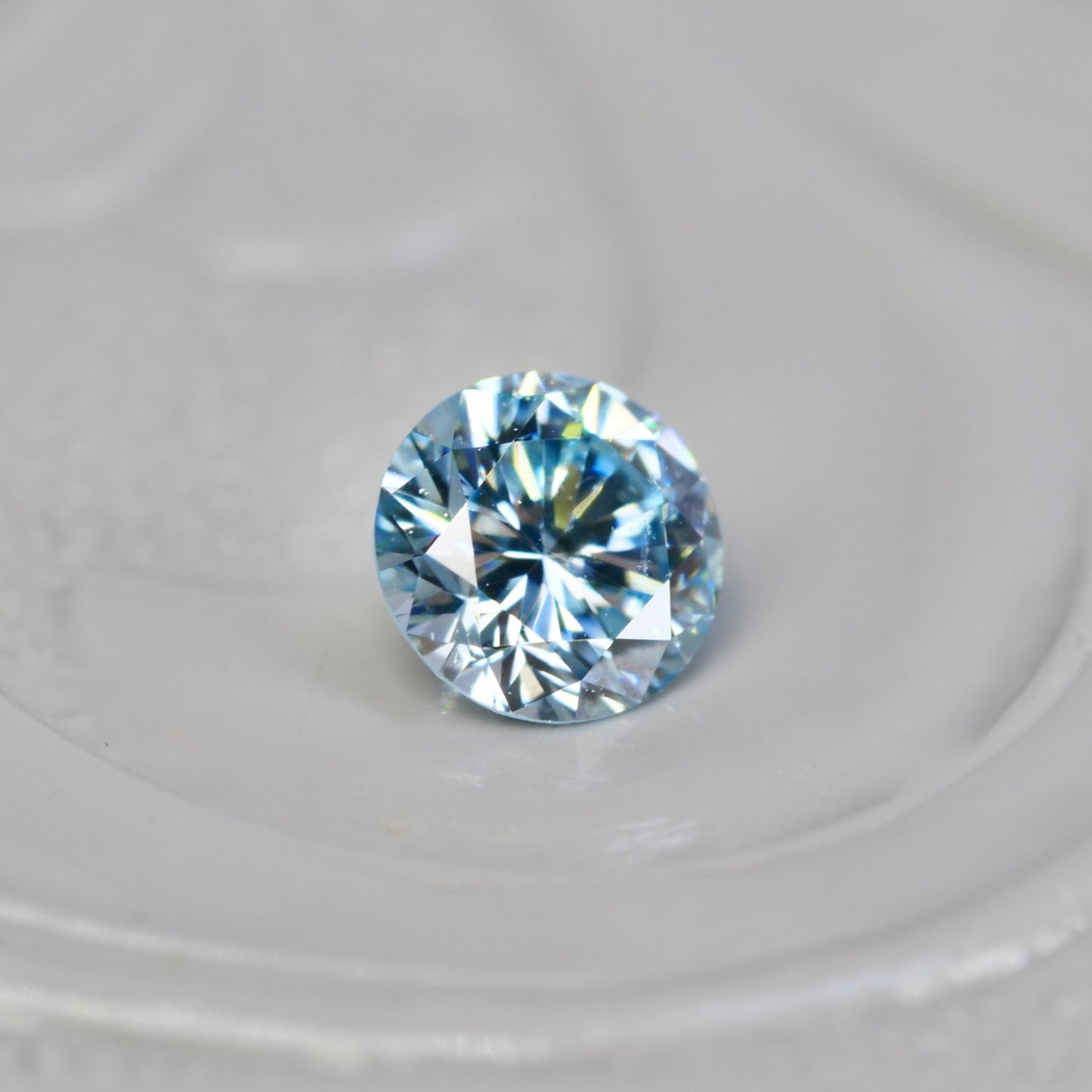 アイスブルーダイヤモンド 0.16ct ラウンドブリリアントカット 3.5mm×3.5mm×2.1mm【MJ2931】