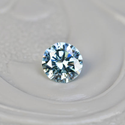 アイスブルーダイヤモンド 0.14ct ラウンドブリリアントカット 3.4mm×3.4mm×2.0mm【MJ2930】