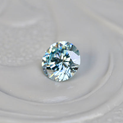 アイスブルーダイヤモンド 0.14ct ラウンドブリリアントカット 3.4mm×3.4mm×2.0mm【MJ2930】