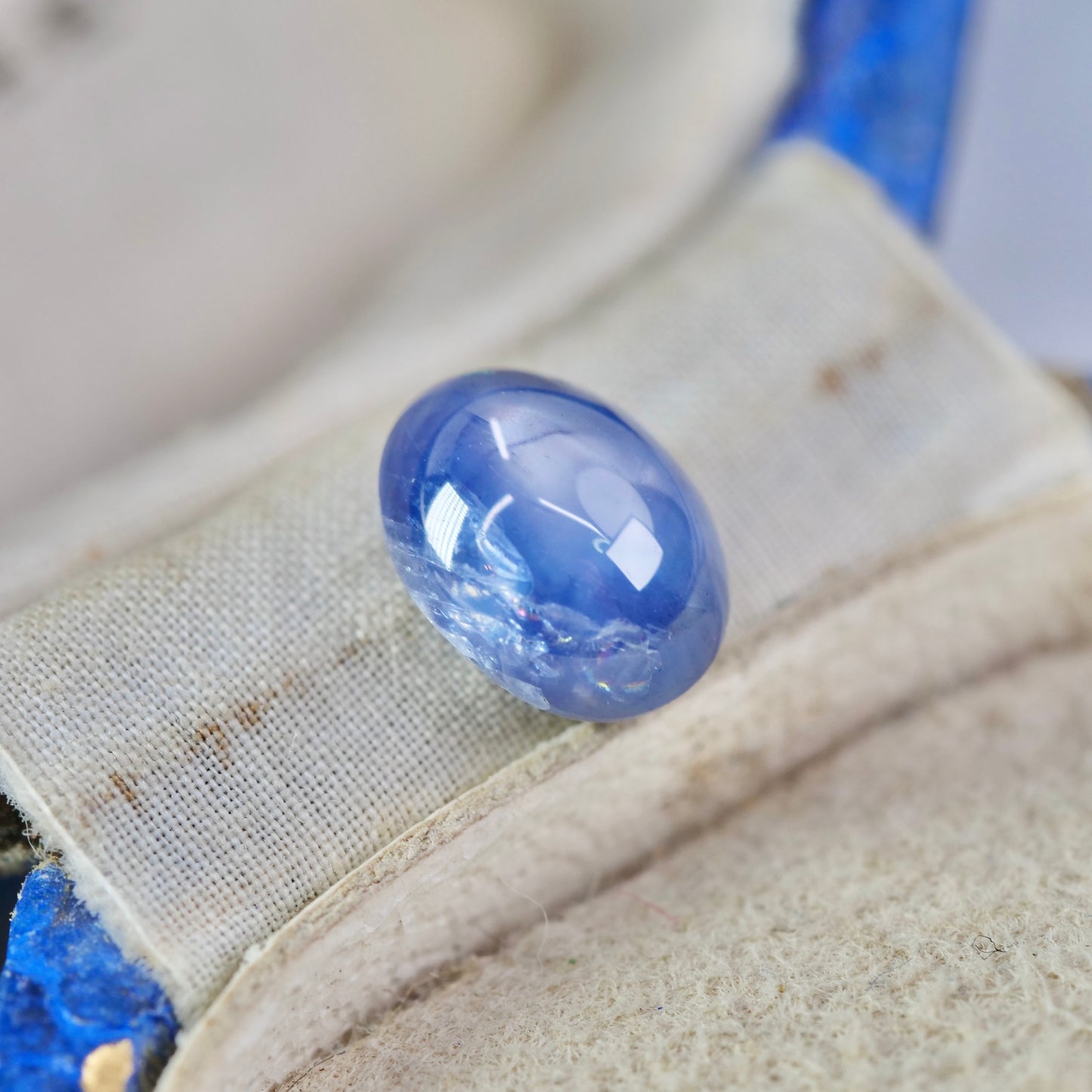 スターサファイア 2.09ct カボションカット 7.4mm×5.9mm×4.4mm【MJ2941】