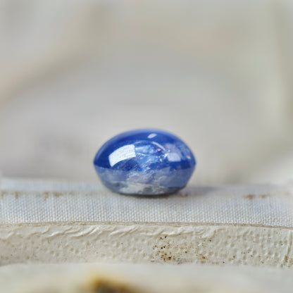 スターサファイア 2.09ct カボションカット 7.4mm×5.9mm×4.4mm【MJ2941】