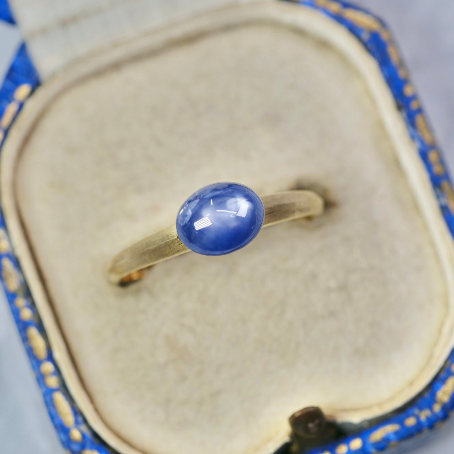 スターサファイア 2.09ct カボションカット 7.4mm×5.9mm×4.4mm【MJ2941】