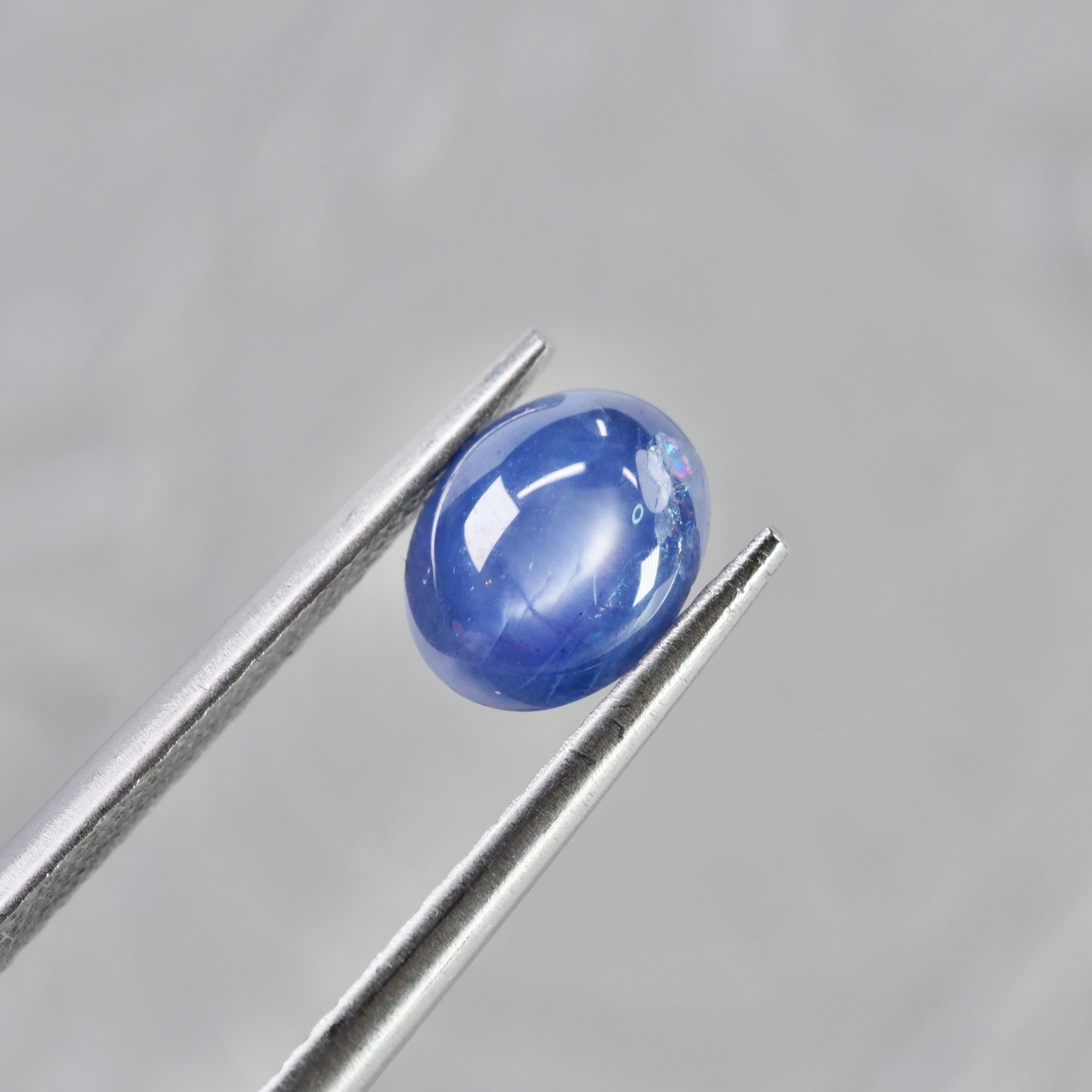 スターサファイア 2.09ct カボションカット 7.4mm×5.9mm×4.4mm【MJ2941