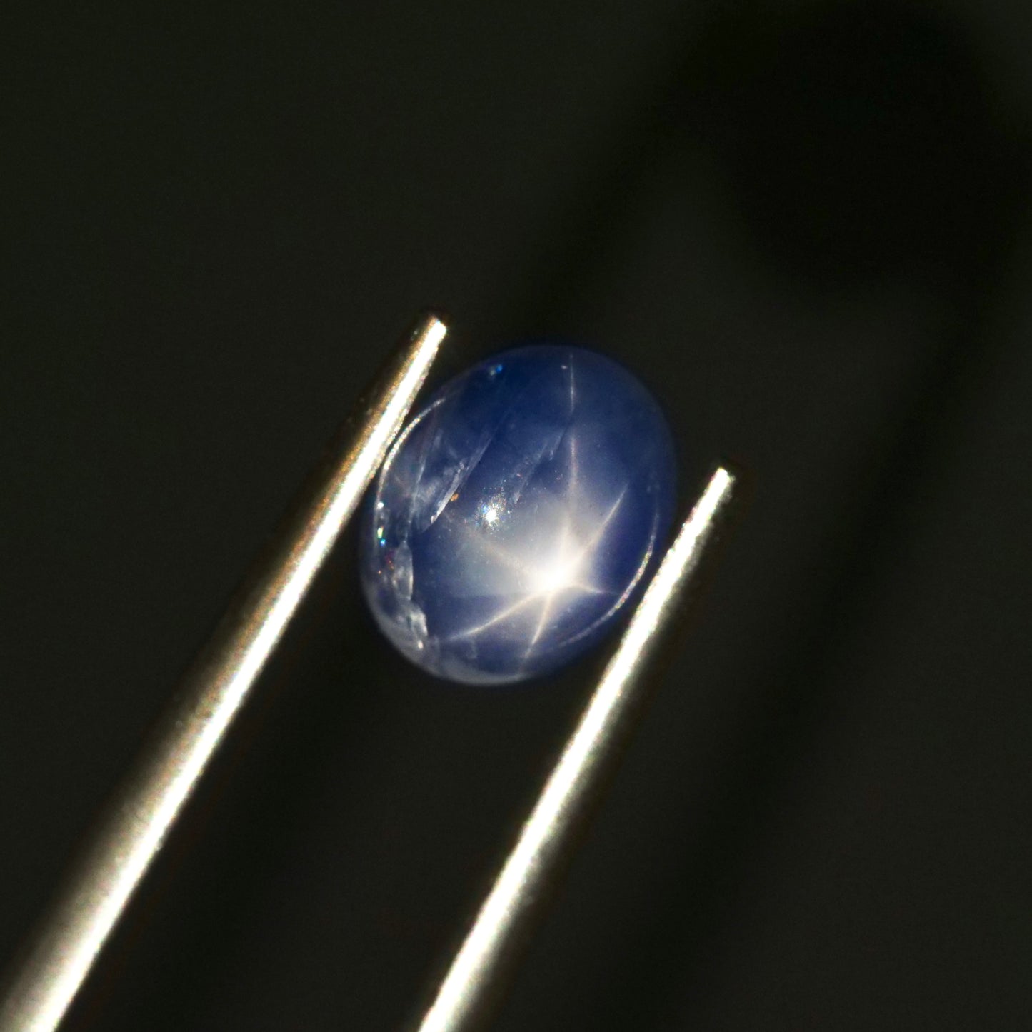 スターサファイア 2.09ct カボションカット 7.4mm×5.9mm×4.4mm【MJ2941】