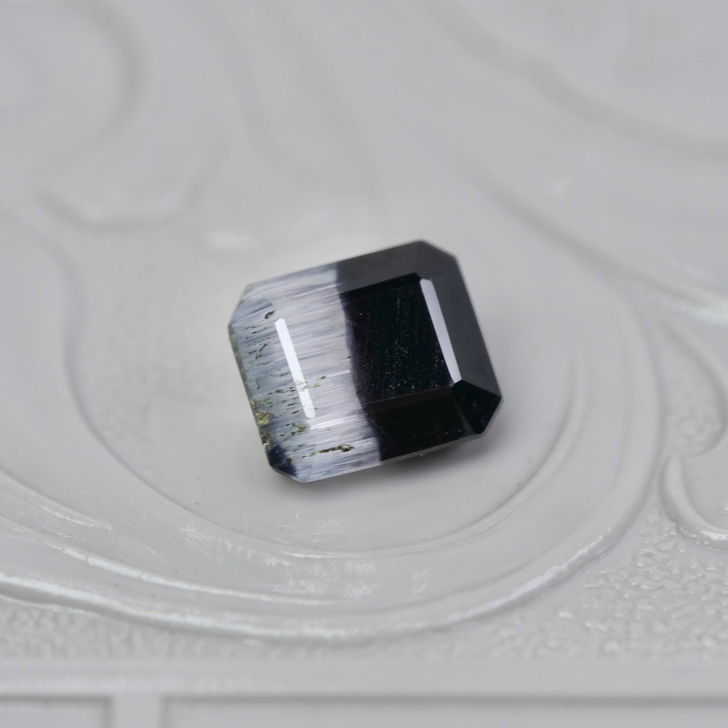 バイカラートルマリン 0.91ct エメラルドカット 5.7mm×5.0mm×3.4mm【MJ2945】