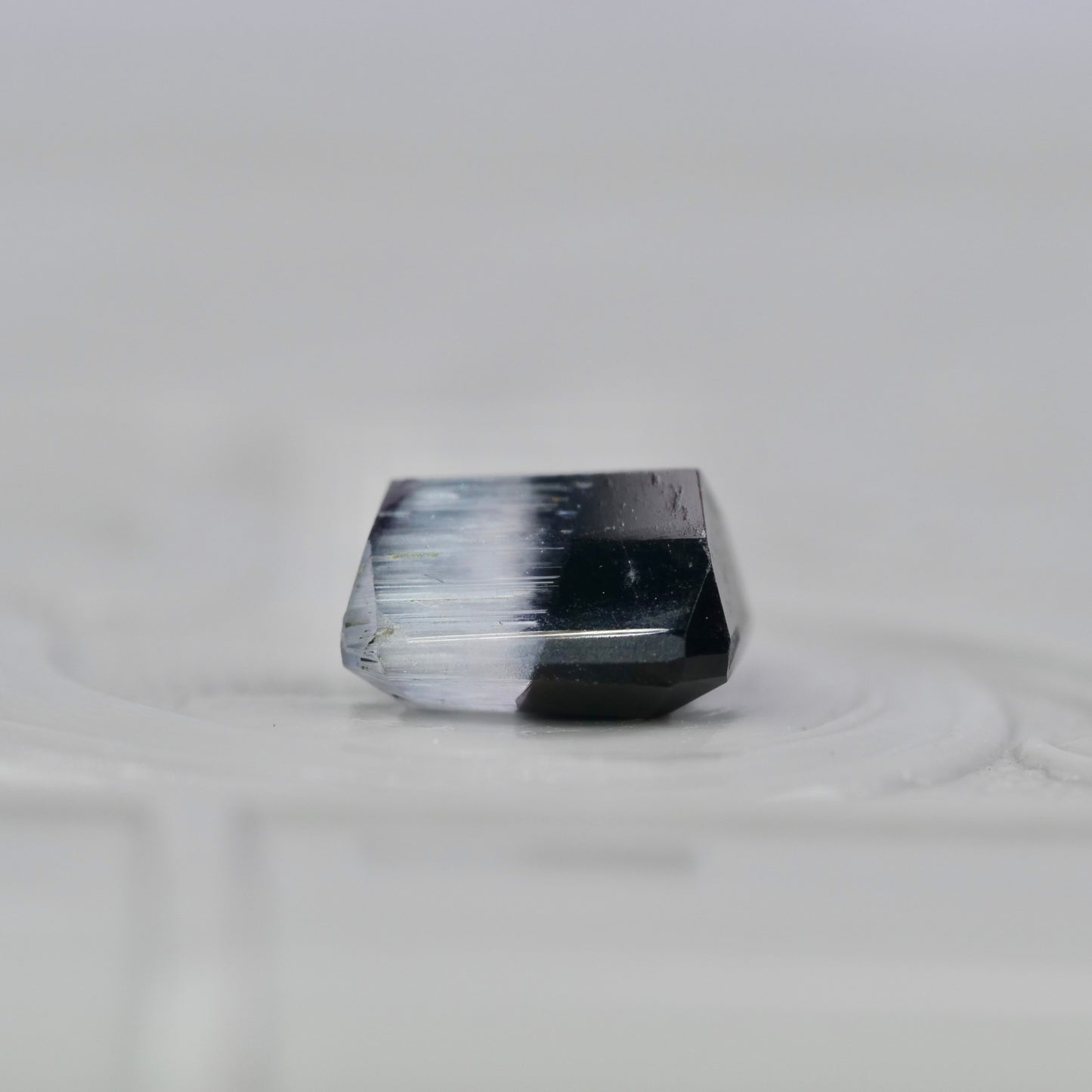 バイカラートルマリン 0.91ct エメラルドカット 5.7mm×5.0mm×3.4mm【MJ2945】