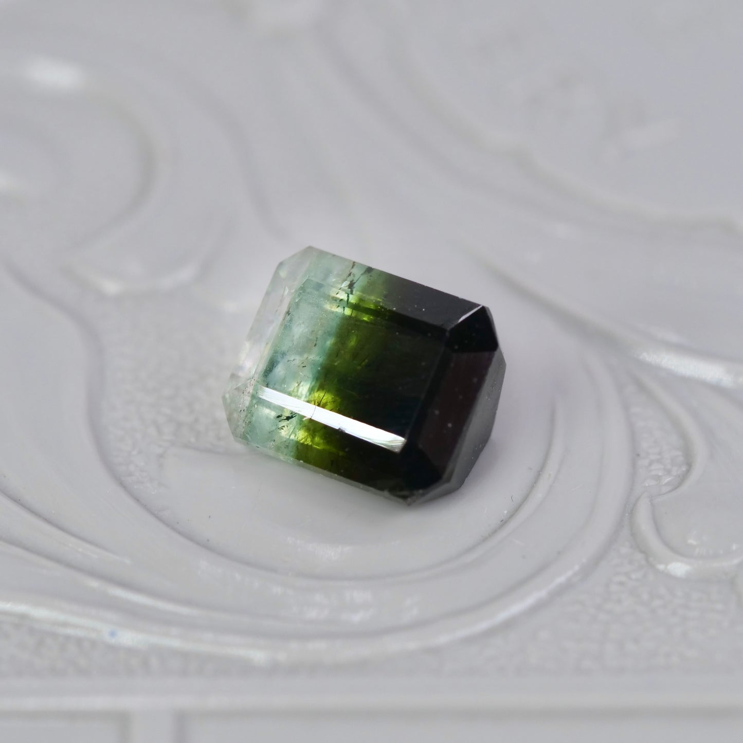 バイカラートルマリン 1.32ct エメラルドカット 6.6mm×5.4mm×3.9mm【MJ2947】