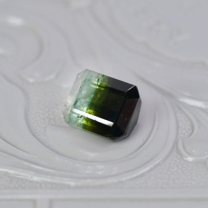 バイカラートルマリン 1.32ct エメラルドカット 6.6mm×5.4mm×3.9mm【MJ2947】