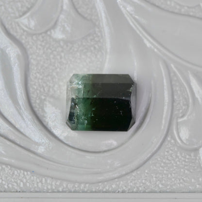 バイカラートルマリン 1.32ct エメラルドカット 6.6mm×5.4mm×3.9mm【MJ2947】