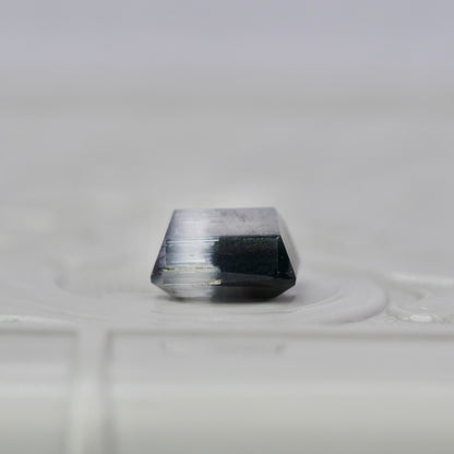 バイカラートルマリン 1.10ct エメラルドカット 6.1mm×5.2mm×3.7mm【MJ2950】