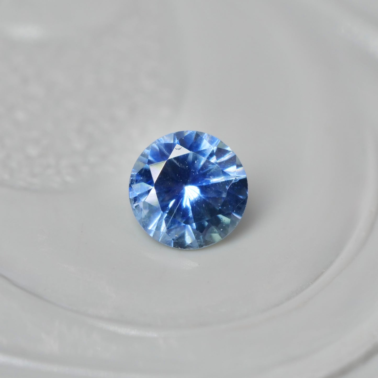 モンタナサファイア 0.14ct ラウンドカット 3.0mm×3.0mm×2.0mm【MJ2961】