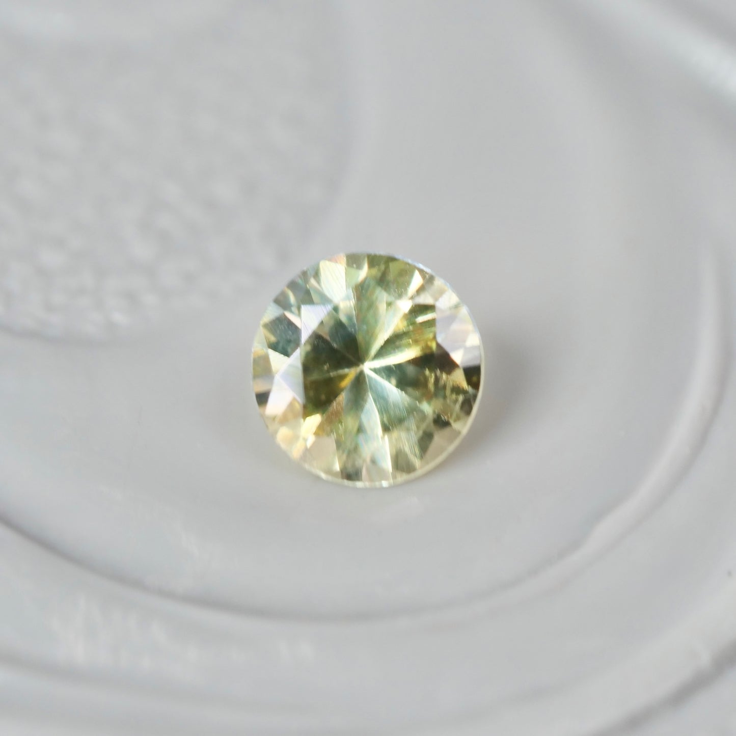 モンタナサファイア 0.17ct ラウンドカット 3.0mm×3.0mm×2.2mm【MJ2960】