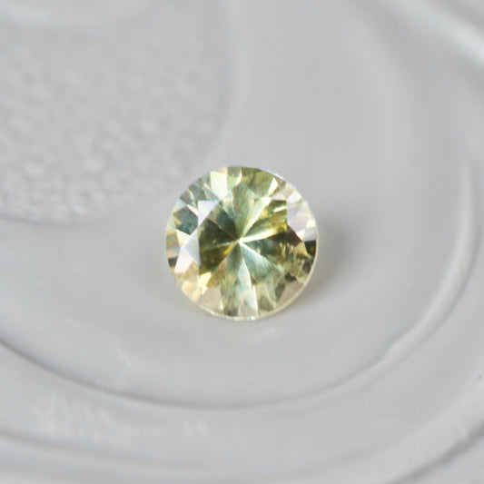 モンタナサファイア 0.17ct ラウンドカット 3.0mm×3.0mm×2.2mm【MJ2960】
