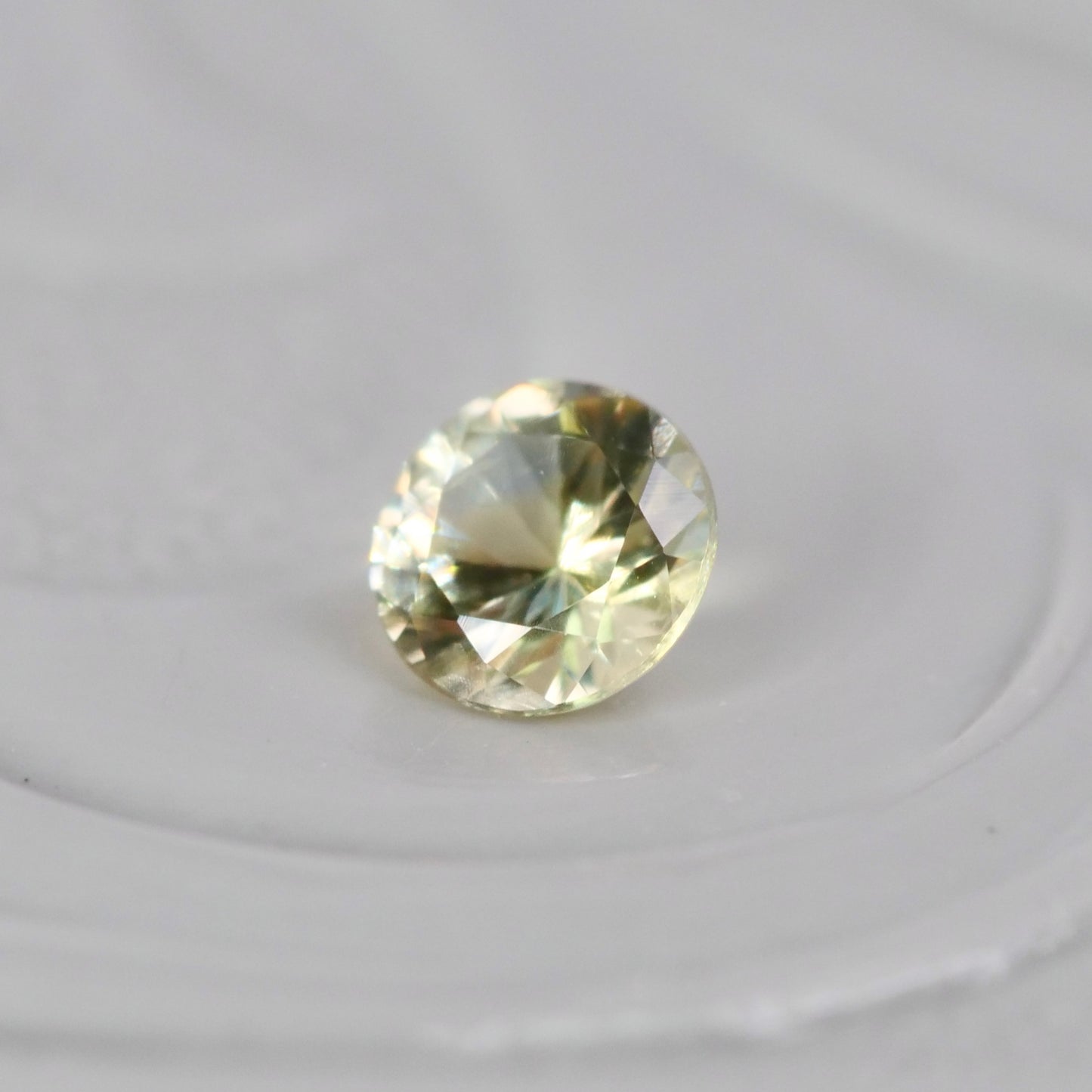 モンタナサファイア 0.17ct ラウンドカット 3.0mm×3.0mm×2.2mm【MJ2960】