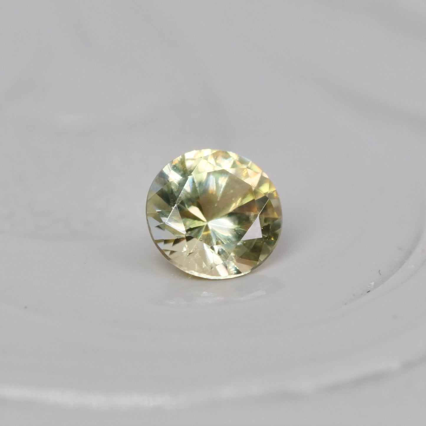 モンタナサファイア 0.17ct ラウンドカット 3.0mm×3.0mm×2.2mm【MJ2960】