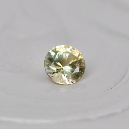 モンタナサファイア 0.17ct ラウンドカット 3.0mm×3.0mm×2.2mm【MJ2960】