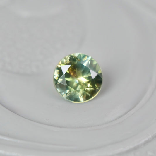 モンタナサファイア 0.15ct ラウンドカット 3.2mm×3.2mm×1.9mm【MJ2959】