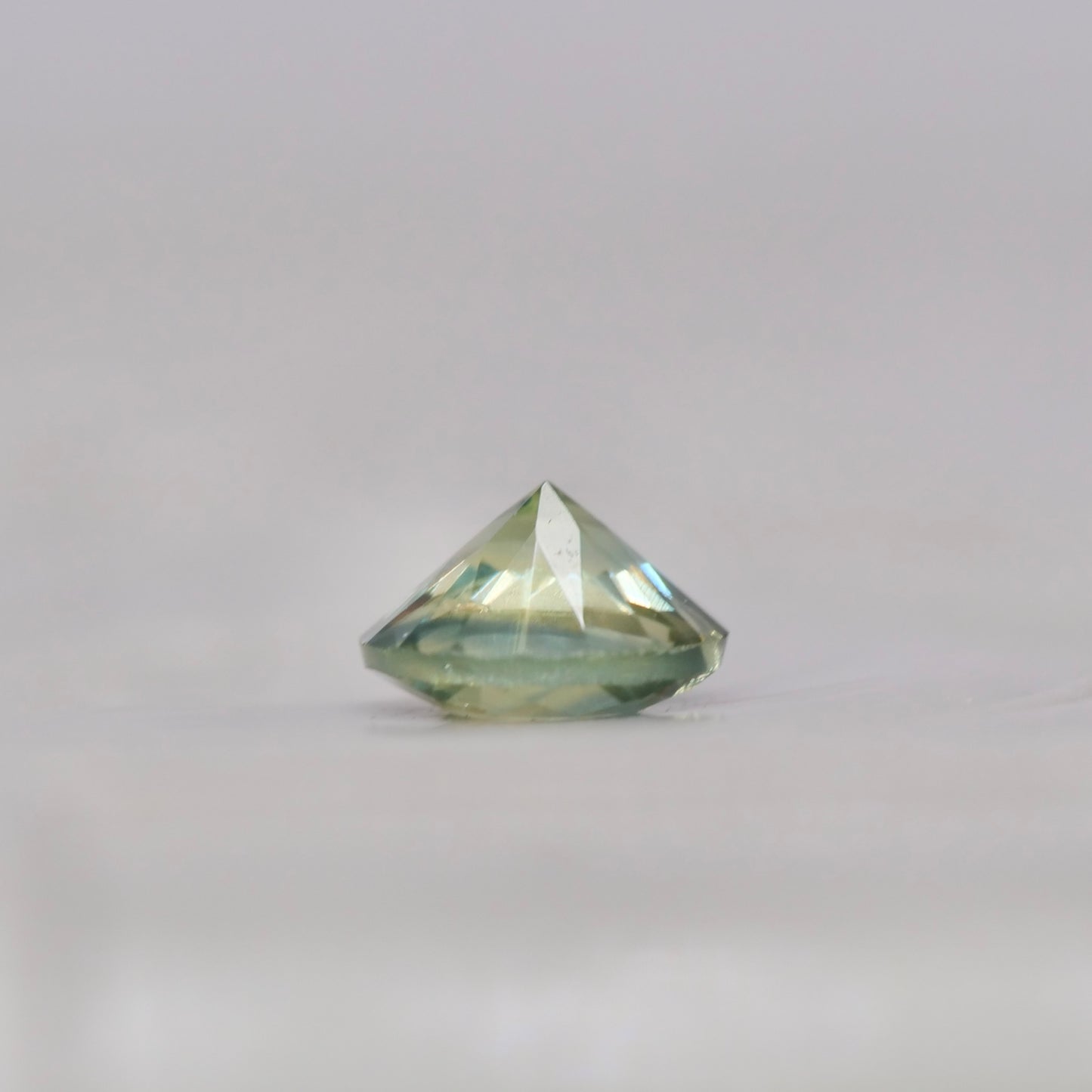 モンタナサファイア 0.15ct ラウンドカット 3.2mm×3.2mm×1.9mm【MJ2959】
