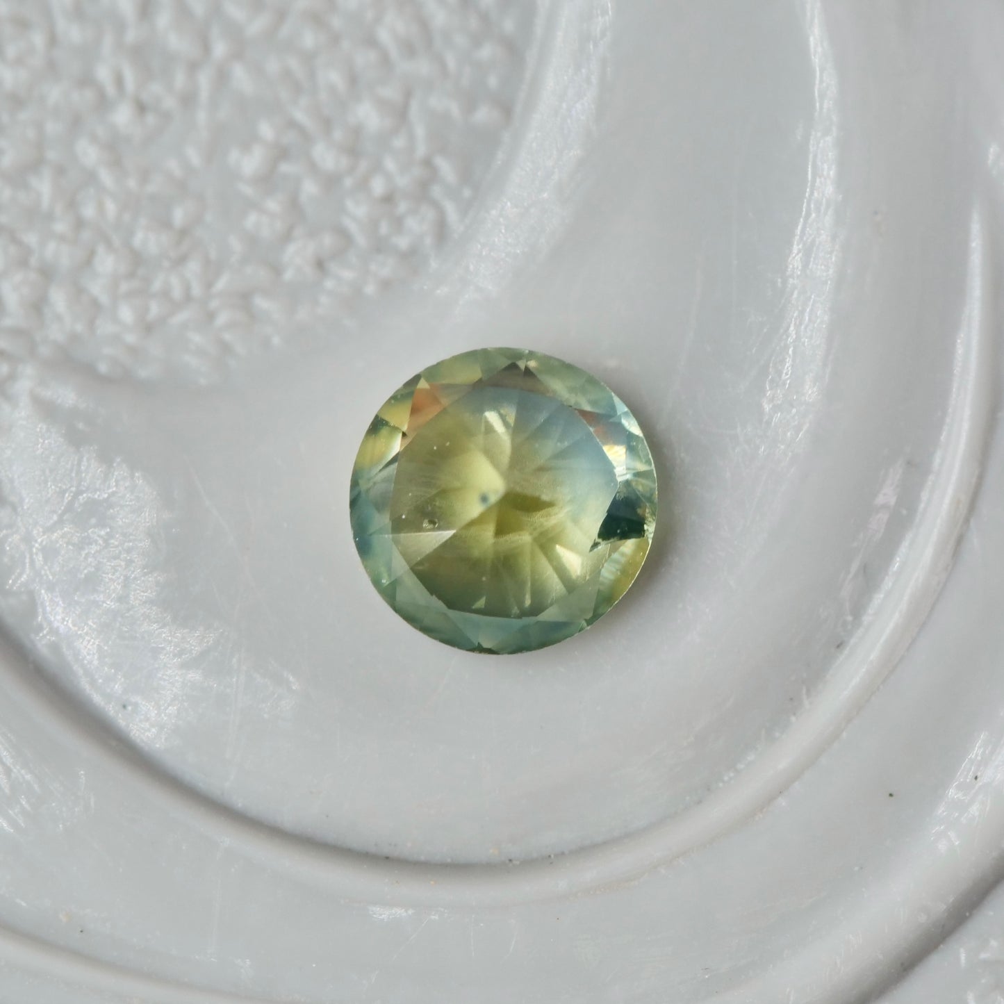 モンタナサファイア 0.15ct ラウンドカット 3.2mm×3.2mm×1.9mm【MJ2959】