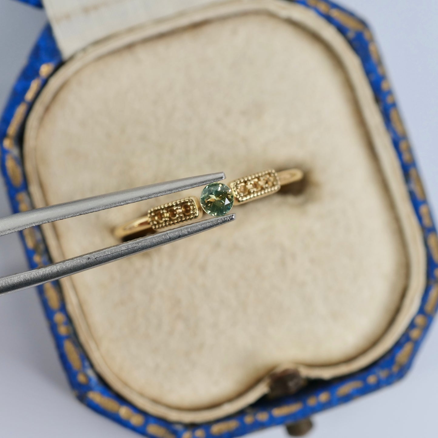 モンタナサファイア 0.15ct ラウンドカット 3.2mm×3.2mm×1.9mm【MJ2959】