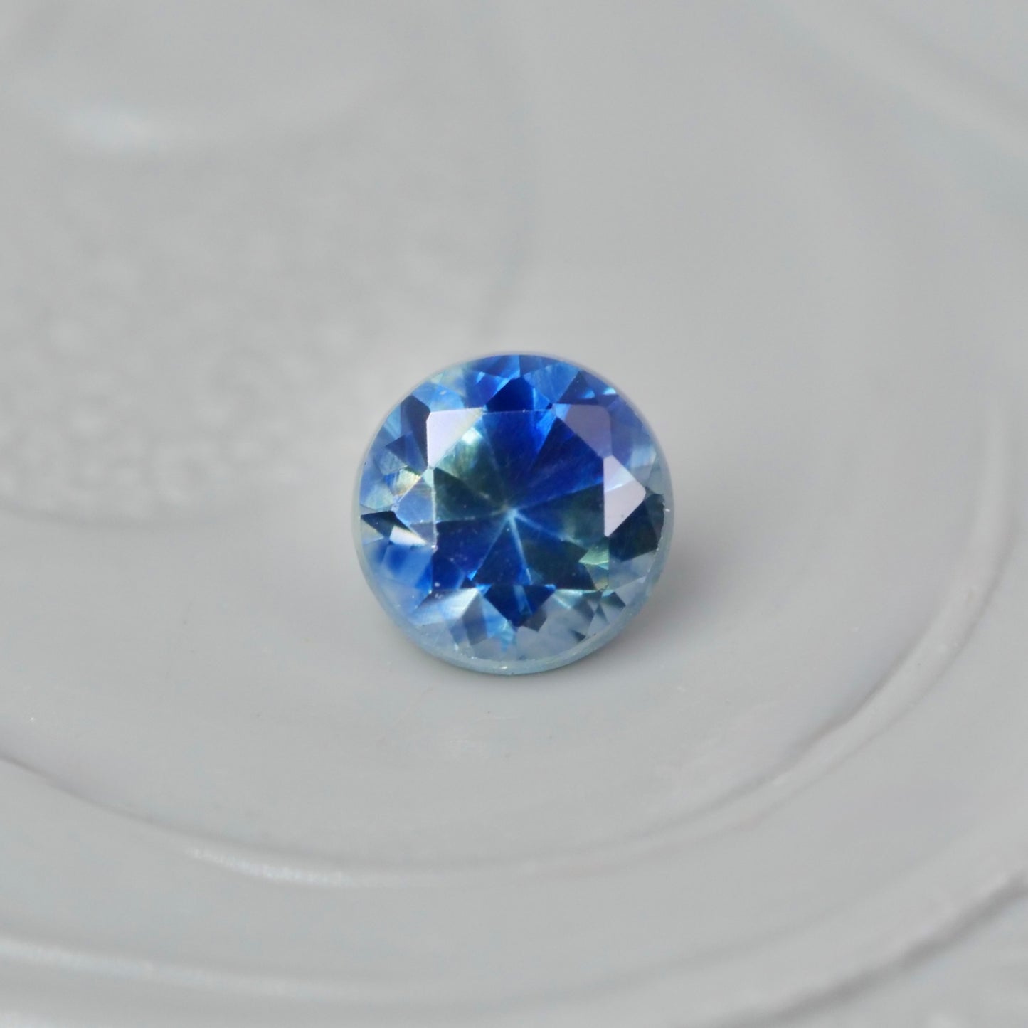 モンタナサファイア 0.12ct ラウンドカット 3.0mm×3.0mm×1.9mm【MJ2958】