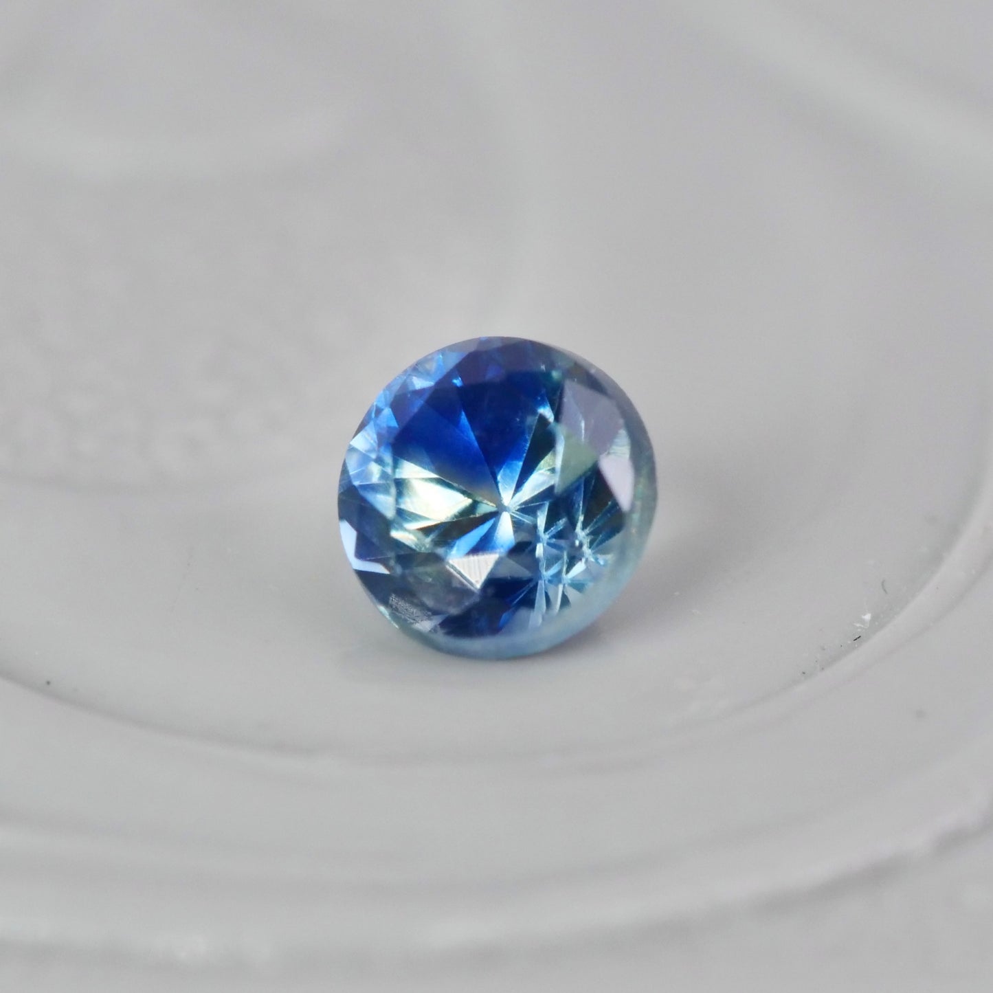 モンタナサファイア 0.12ct ラウンドカット 3.0mm×3.0mm×1.9mm【MJ2958】