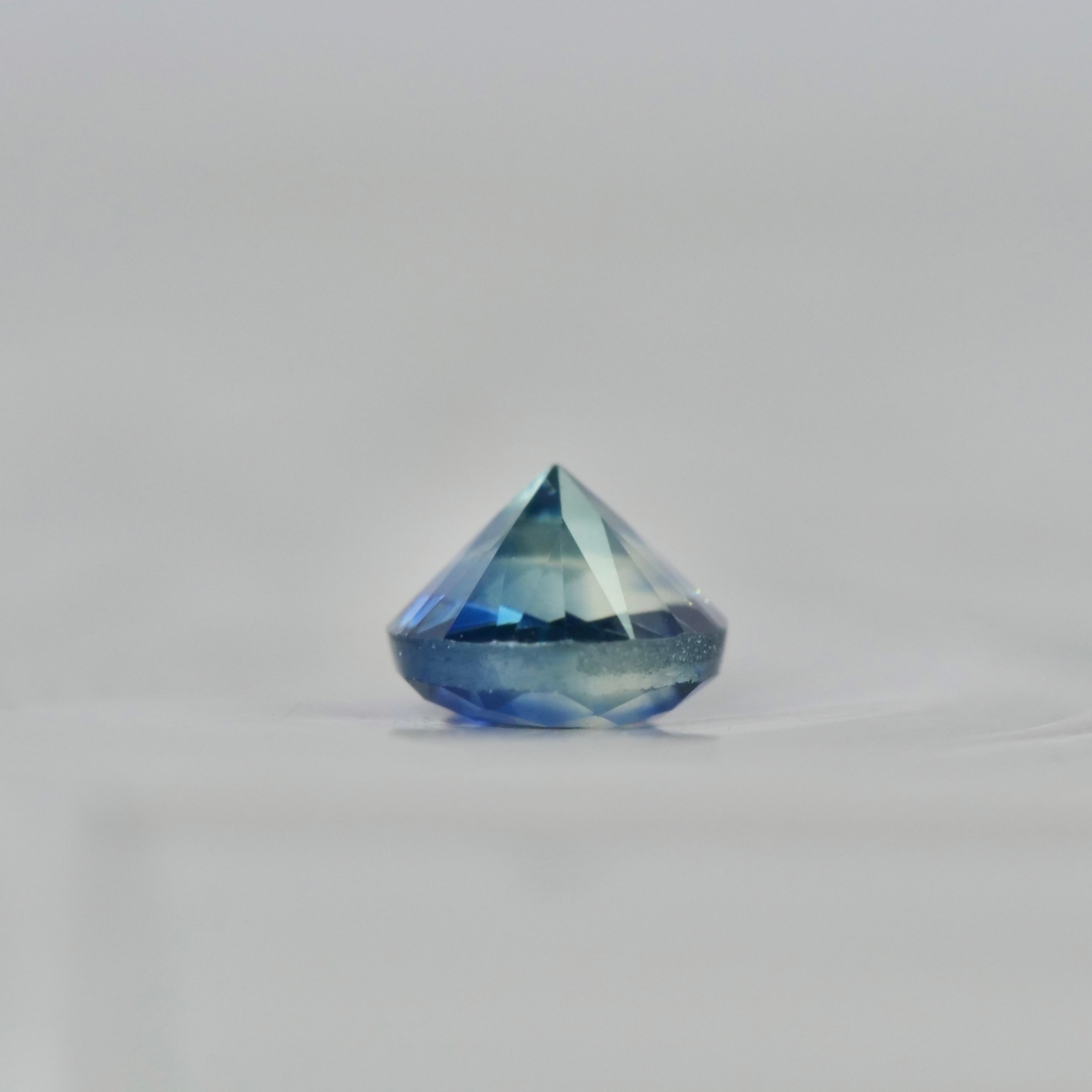 モンタナサファイア 0.12ct ラウンドカット 3.0mm×3.0mm×1.9mm【MJ2958