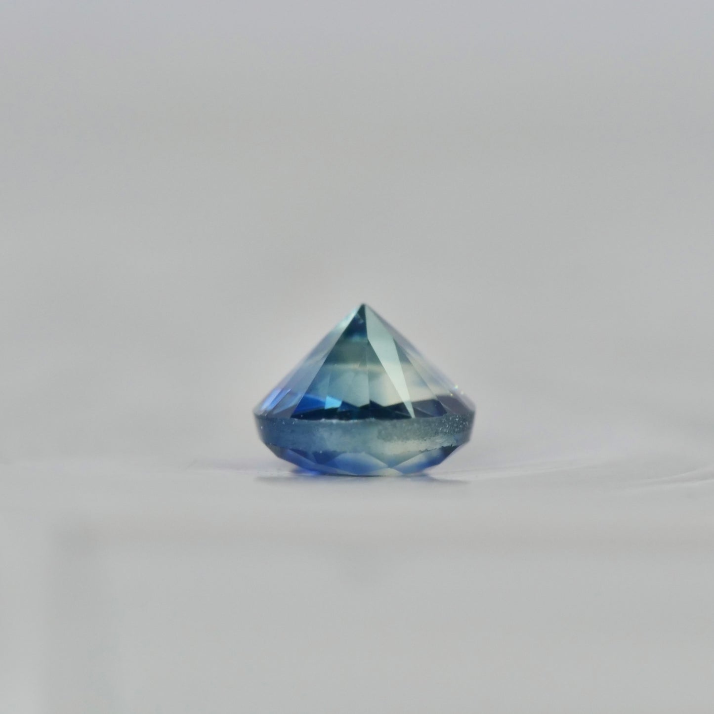 モンタナサファイア 0.12ct ラウンドカット 3.0mm×3.0mm×1.9mm【MJ2958】