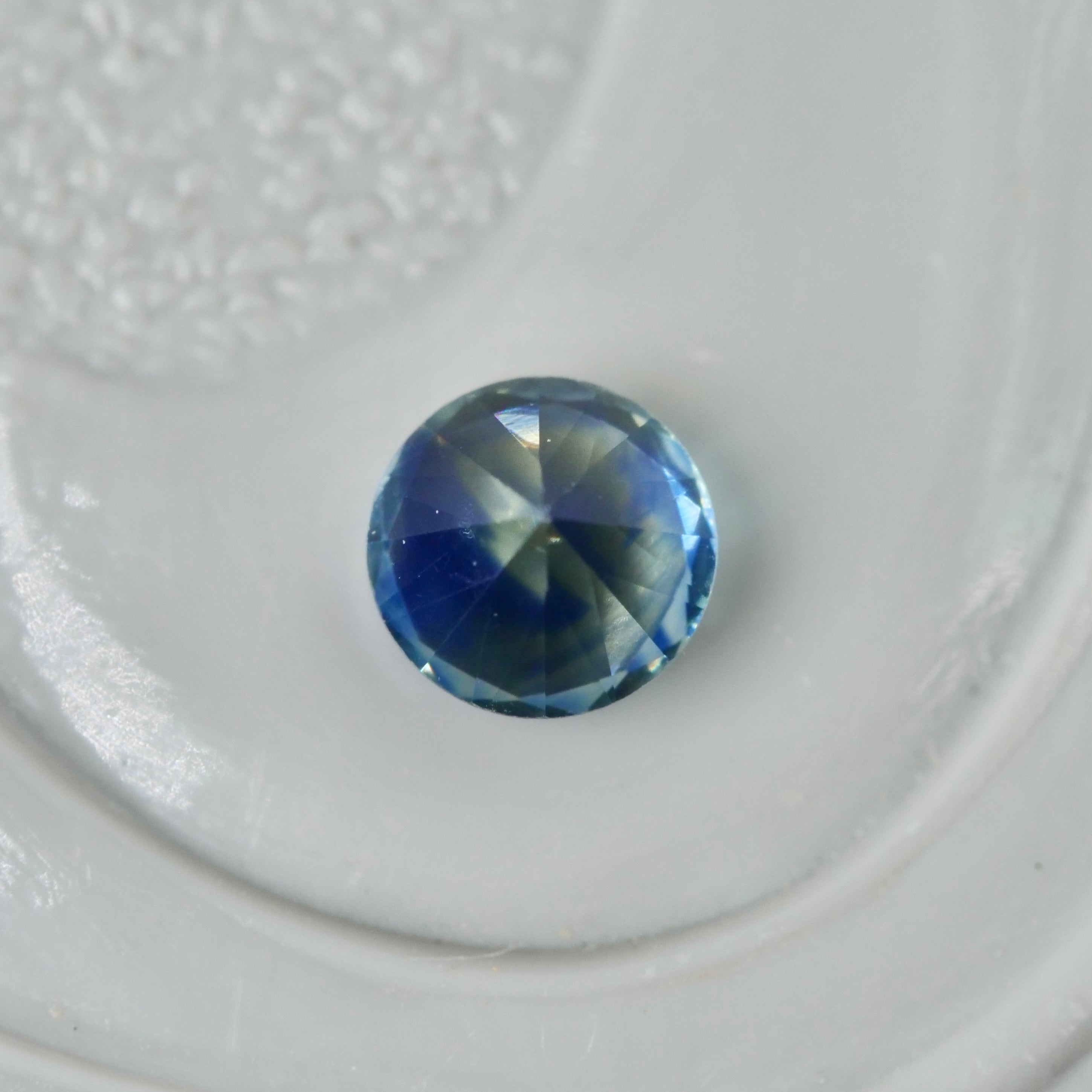 モンタナサファイア 0.12ct ラウンドカット 3.0mm×3.0mm×1.9mm【MJ2958