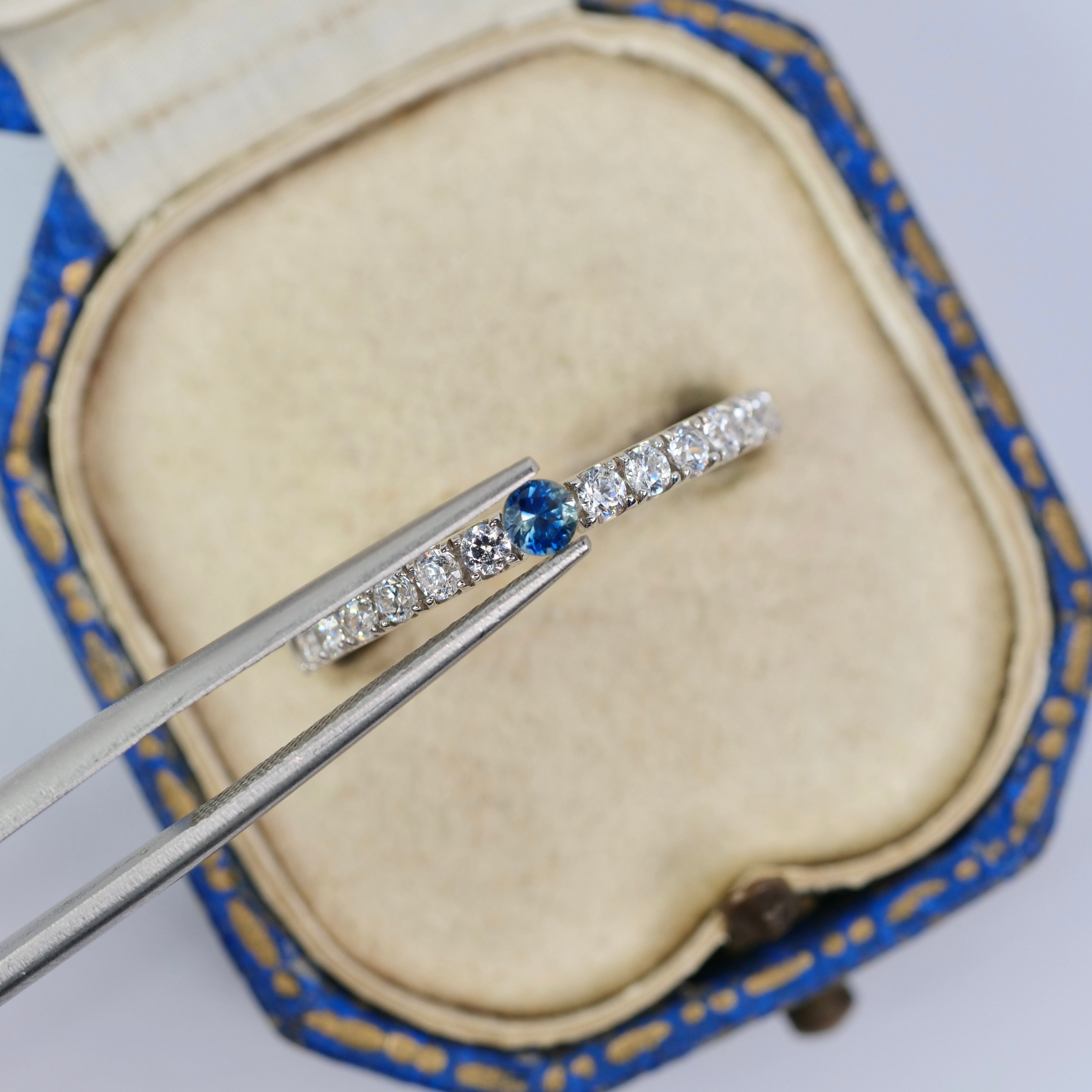 モンタナサファイア 0.12ct ラウンドカット 3.0mm×3.0mm×1.9mm