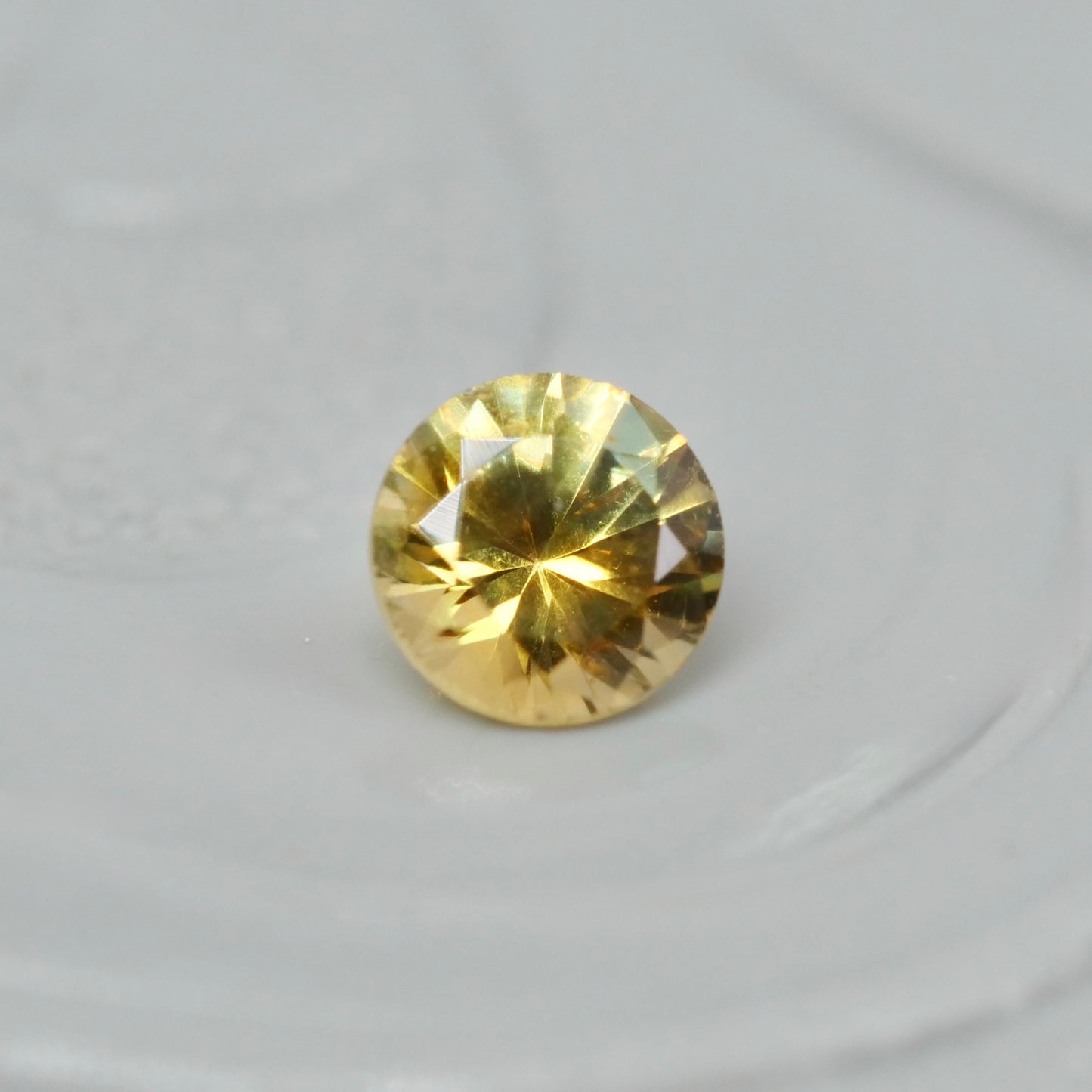 モンタナサファイア 0.12ct ラウンドカット 3.0mm×3.0mm×1.8mm【MJ2957】