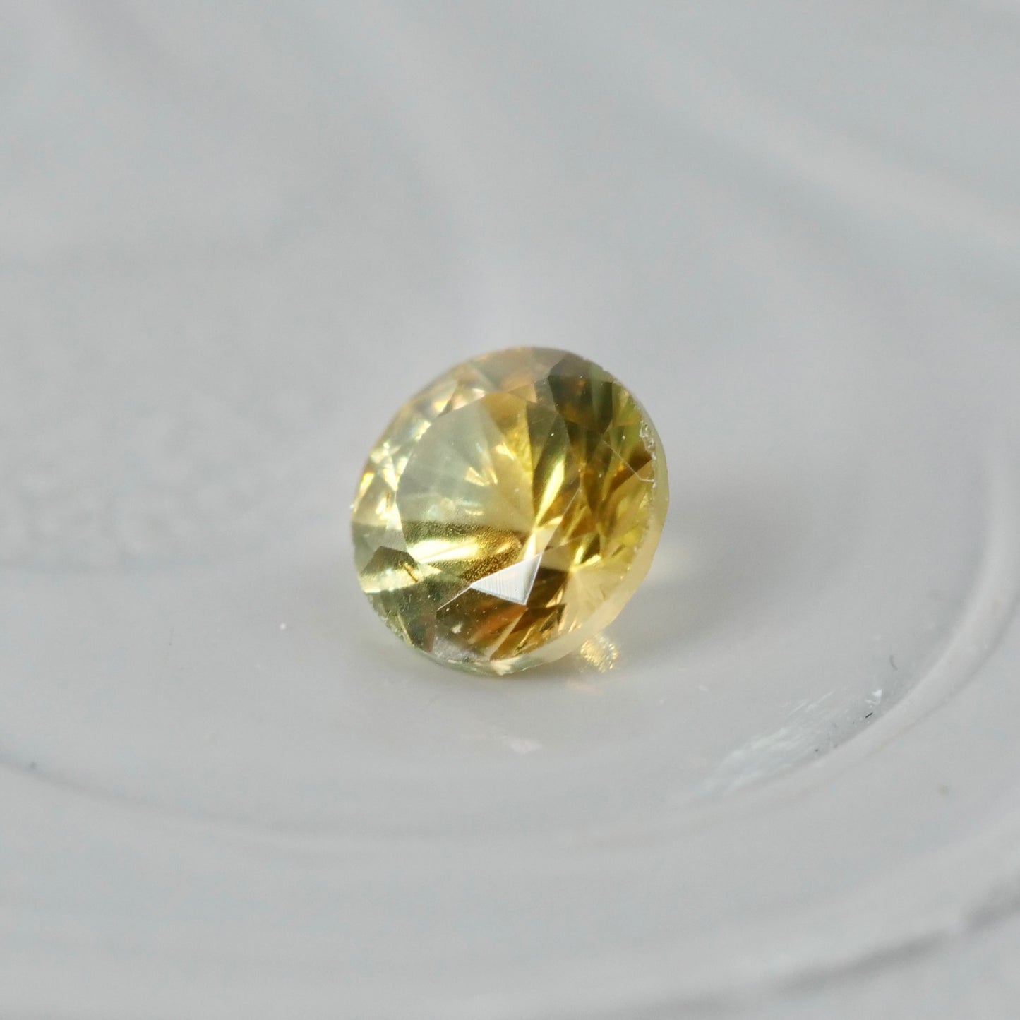 モンタナサファイア 0.12ct ラウンドカット 3.0mm×3.0mm×1.8mm【MJ2957】