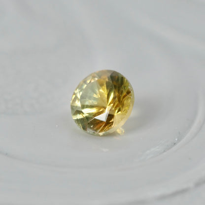 モンタナサファイア 0.12ct ラウンドカット 3.0mm×3.0mm×1.8mm【MJ2957】