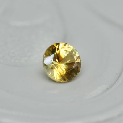 モンタナサファイア 0.12ct ラウンドカット 3.0mm×3.0mm×1.8mm【MJ2957】