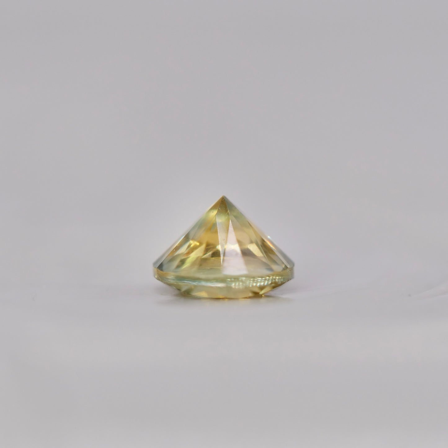 モンタナサファイア 0.12ct ラウンドカット 3.0mm×3.0mm×1.8mm【MJ2957】