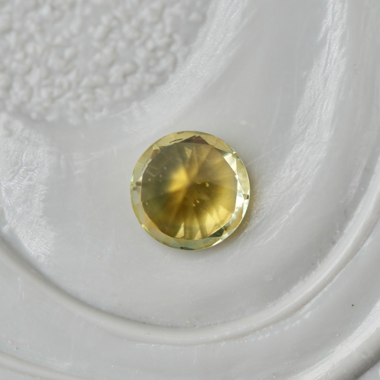 モンタナサファイア 0.12ct ラウンドカット 3.0mm×3.0mm×1.8mm【MJ2957】