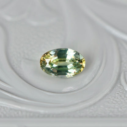 モンタナサファイア 0.40ct オーバルカット 5.3mm×3.5mm×2.4mm【MJ2956】