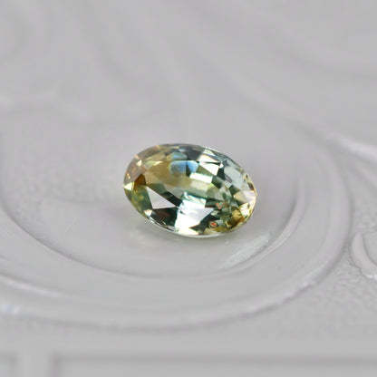 モンタナサファイア 0.40ct オーバルカット 5.3mm×3.5mm×2.4mm【MJ2956】