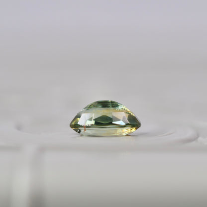 モンタナサファイア 0.40ct オーバルカット 5.3mm×3.5mm×2.4mm【MJ2956】