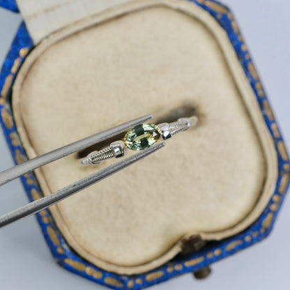 モンタナサファイア 0.40ct オーバルカット 5.3mm×3.5mm×2.4mm【MJ2956】